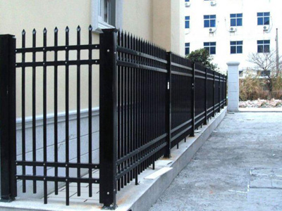四橫欄鋅鋼<a href='http://www.marinehouseusa.com' target='_blank'><u>護(hù)欄</u></a>