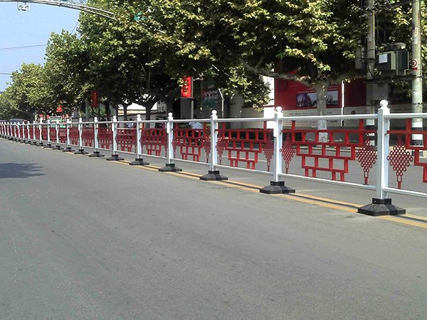 <a href='http://www.marinehouseusa.com' target='_blank'><u>鋅鋼交通護(hù)欄</u></a>