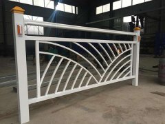 pvc道路護(hù)欄型材讓城市建設(shè)更上新臺(tái)階